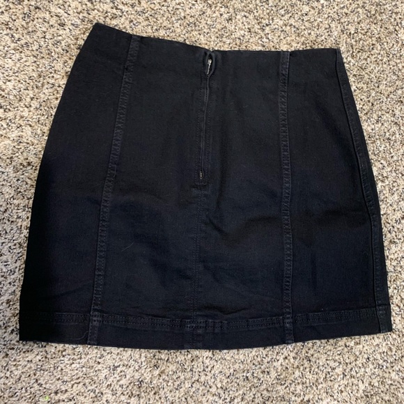 Perfect mini skirt for all seasons!!! - Picture 2 of 3